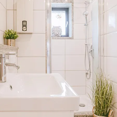 Bw5 - Luxurious Three Bedroom Apartment - 110Qm - Ac Muelheim an der Ruhr Exterior photo