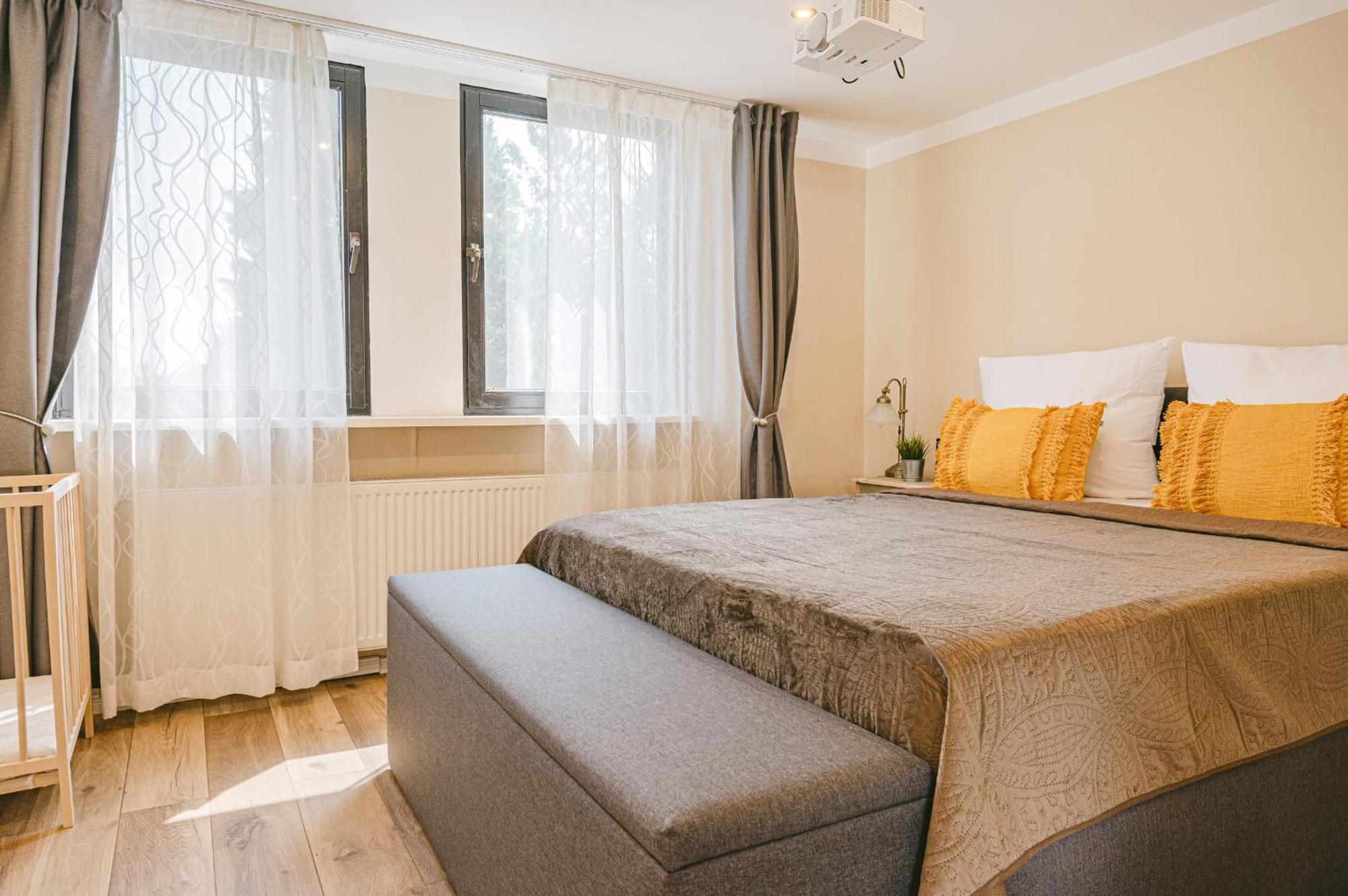 Apartment Bw5 - Luxurious Three Bedroom - 110qm - Ac Muelheim an der Ruhr