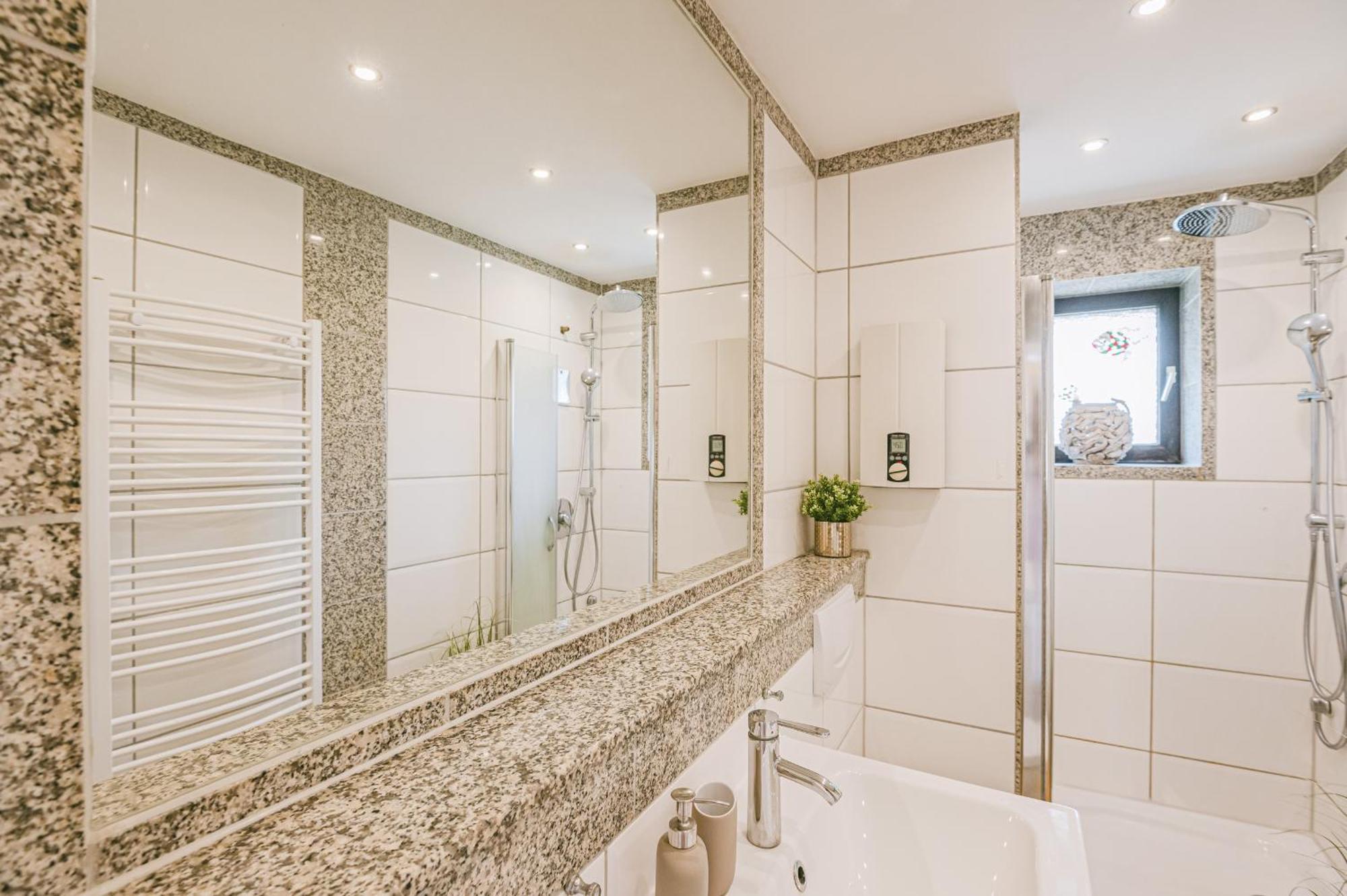 Bw5 - Luxurious Three Bedroom - 110qm - Ac Apartment *